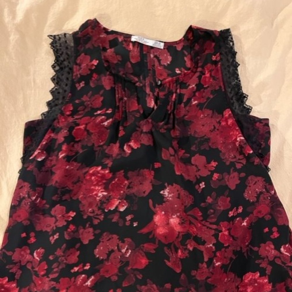 Dex xs formal top with lace trim